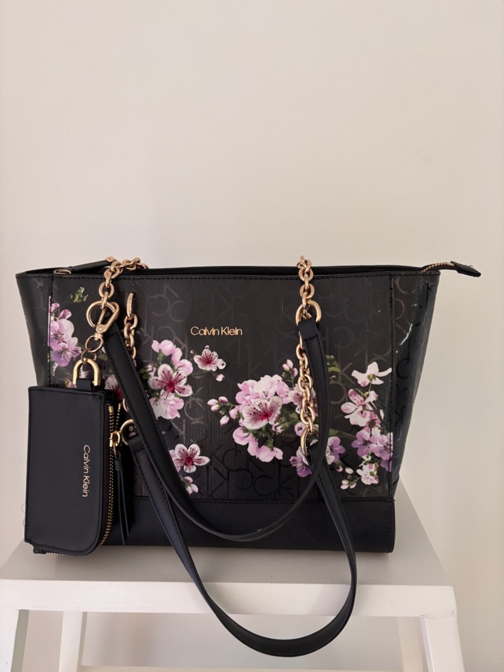 Calvin Klein Handbag with Pink Floral Print and Gold Chains - Picture 9 of 9